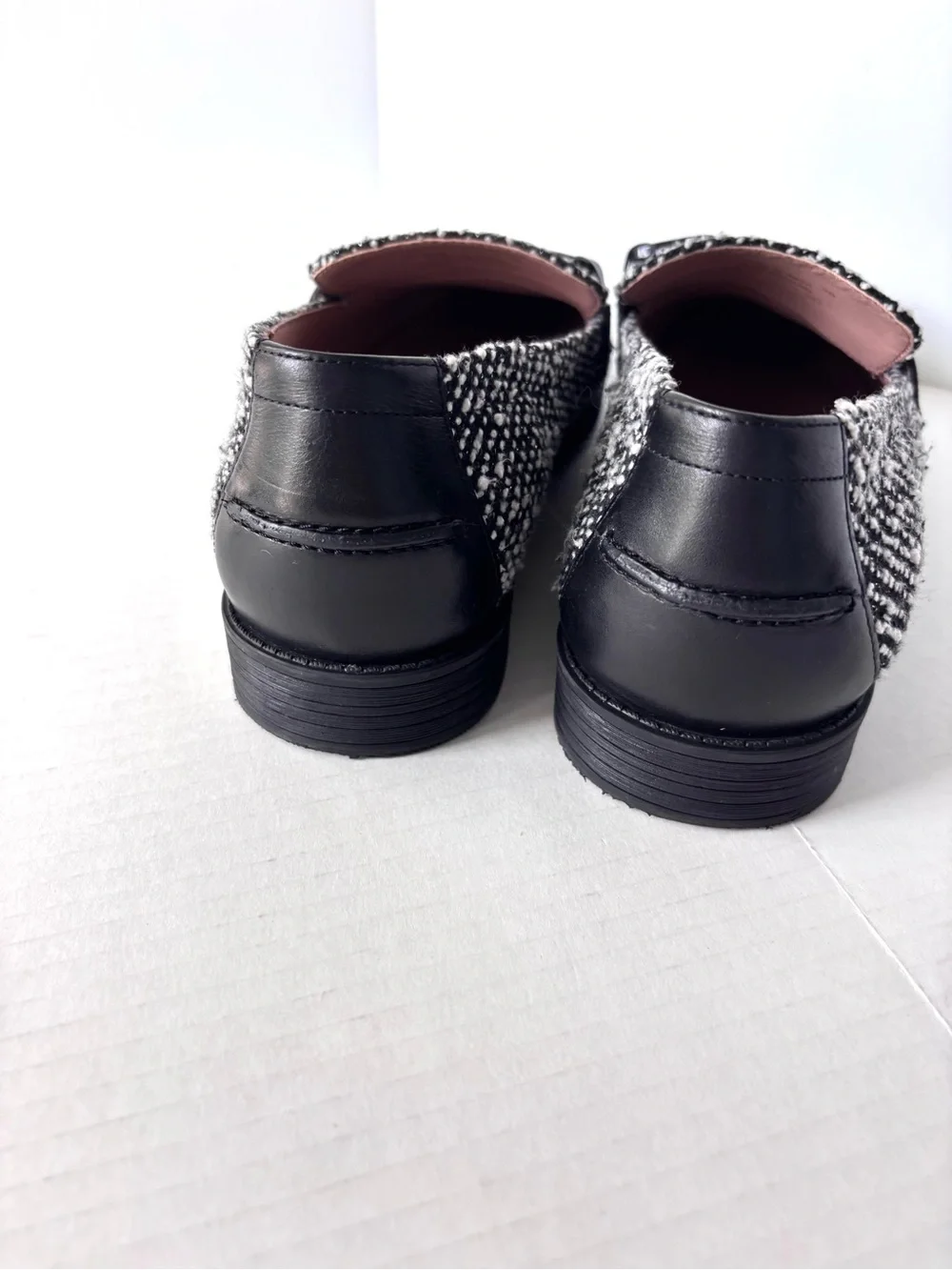 COLE HAAN Stassi Chain Loafers Black White Boucle Women’s Size 9 LIKE NEW